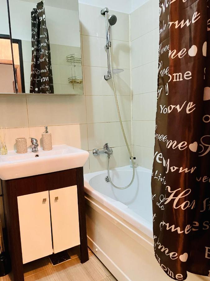 Thias Apartment -Parter, Langa Spitalul Marie Curie Букурещ Екстериор снимка
