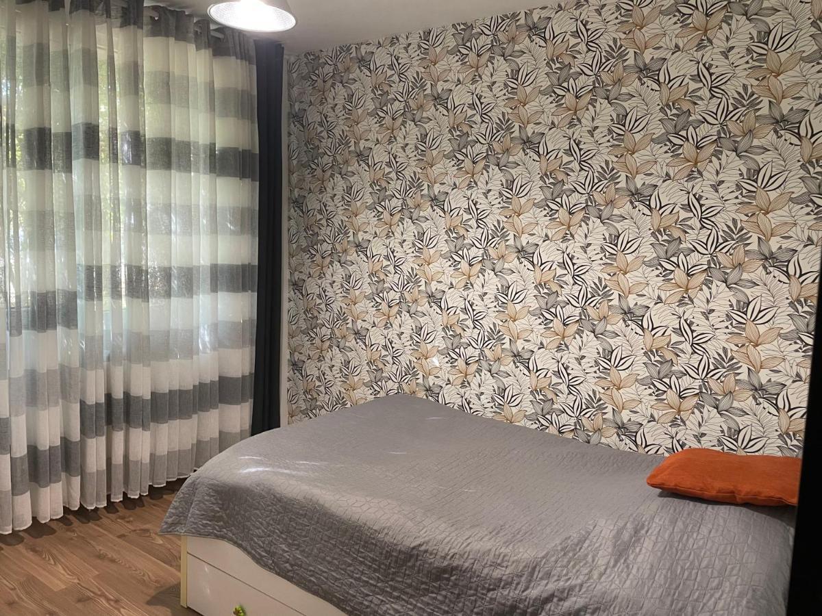 Thias Apartment -Parter, Langa Spitalul Marie Curie Букурещ Екстериор снимка
