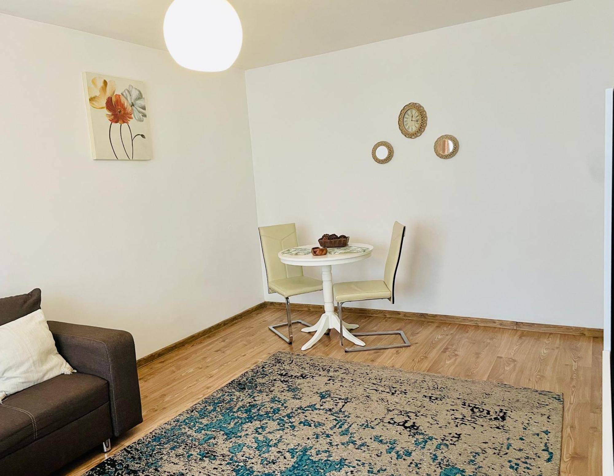 Thias Apartment -Parter, Langa Spitalul Marie Curie Букурещ Екстериор снимка