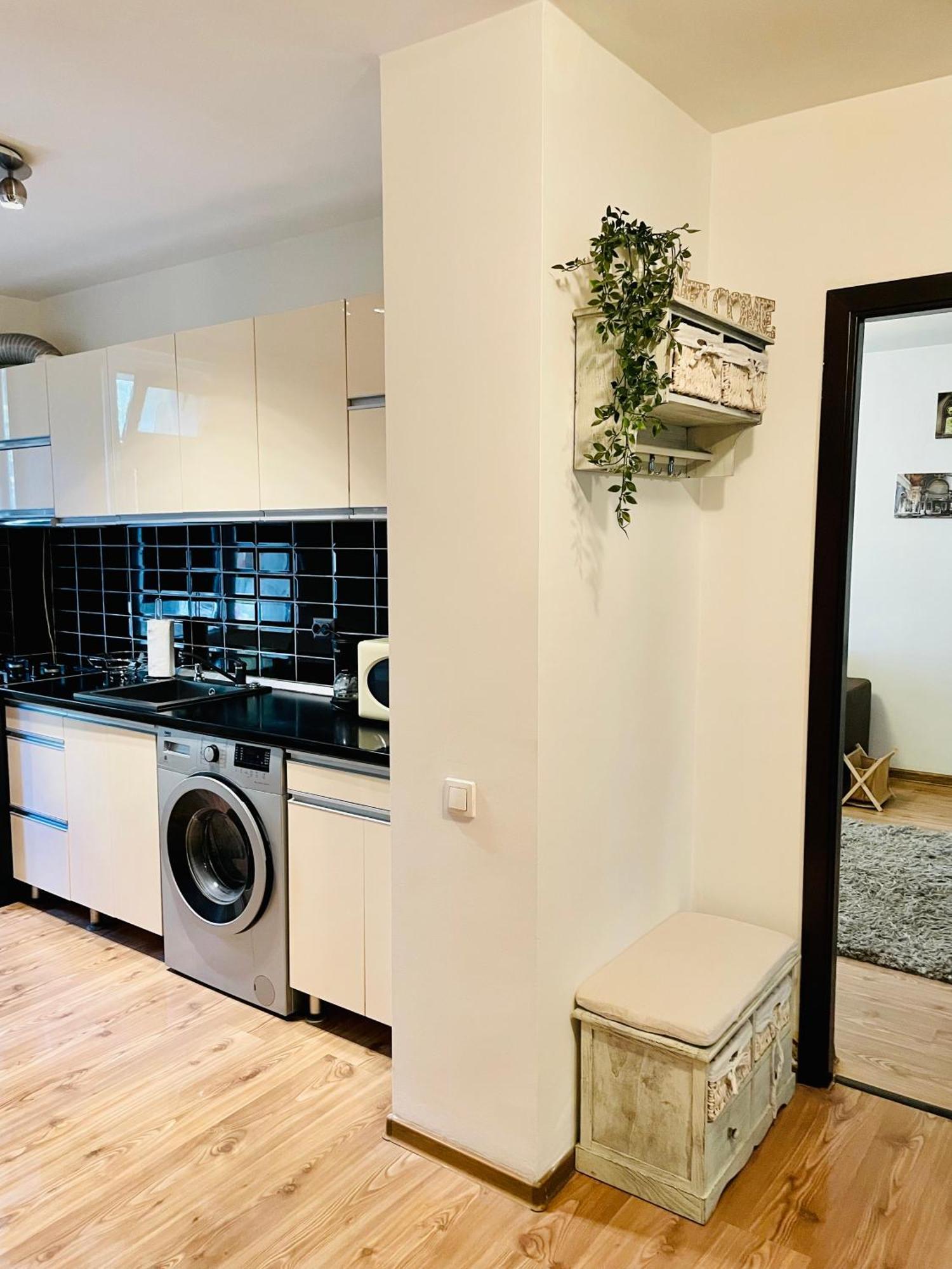 Thias Apartment -Parter, Langa Spitalul Marie Curie Букурещ Екстериор снимка